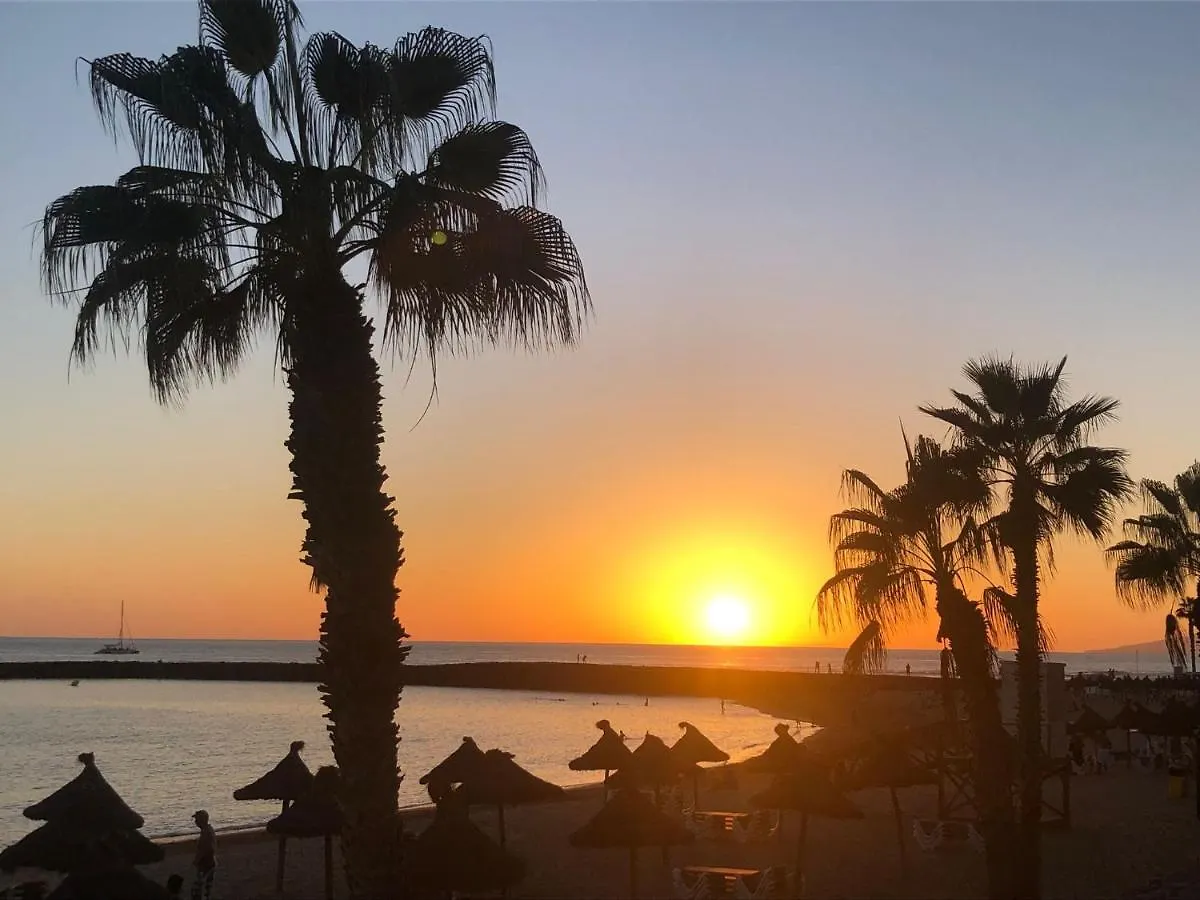 Sunset Over The Sea Плая-де-лас-Америкас